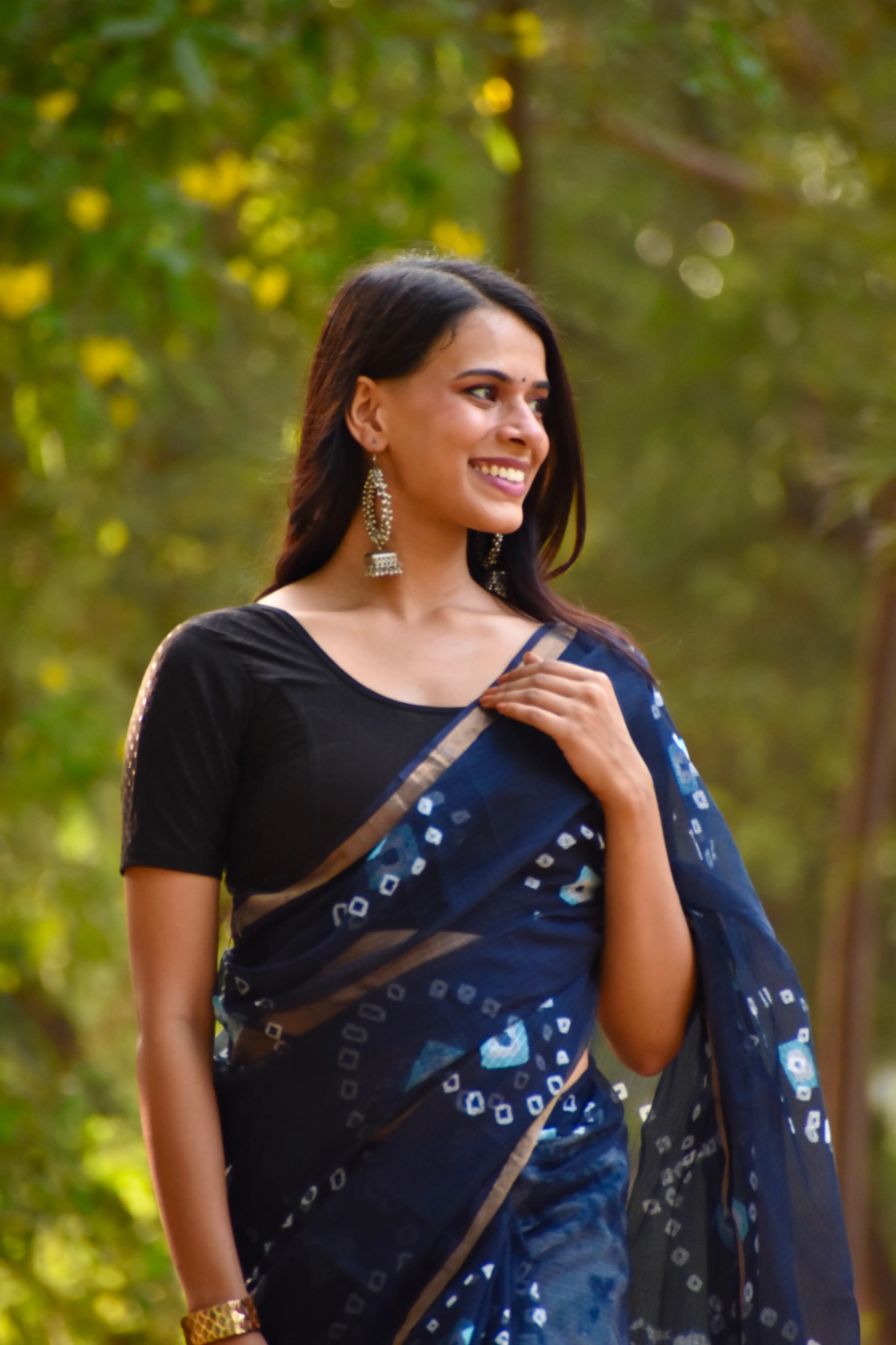 Elegant Navy Blue Saree with Bandhani Pattern